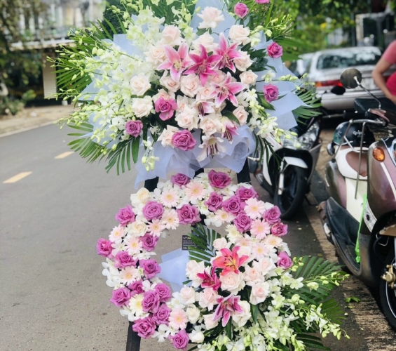 KỆ HOA CHIA BUỒN 1