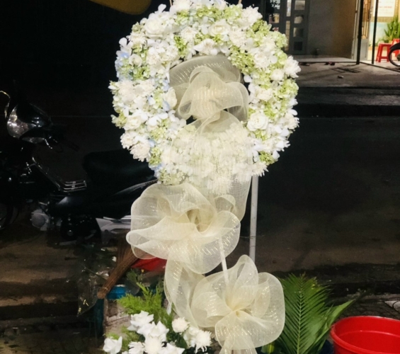 KỆ HOA CHIA BUỒN 5