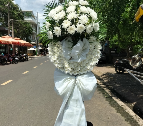 KỆ HOA CHIA BUỒN 7
