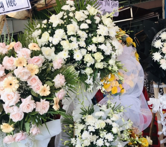 KỆ HOA CHIA BUỒN 9