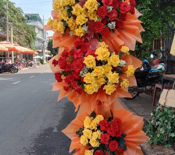 KỆ HOA CHÚC MỪNG