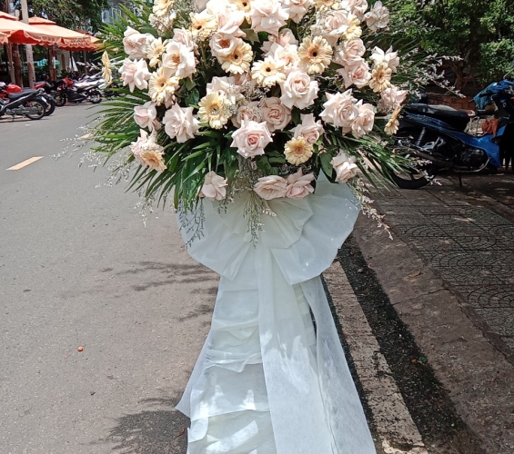 KỆ HOA CHIA BUỒN