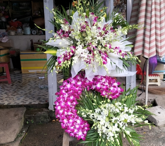 KỆ HOA CHIA BUỒN 11