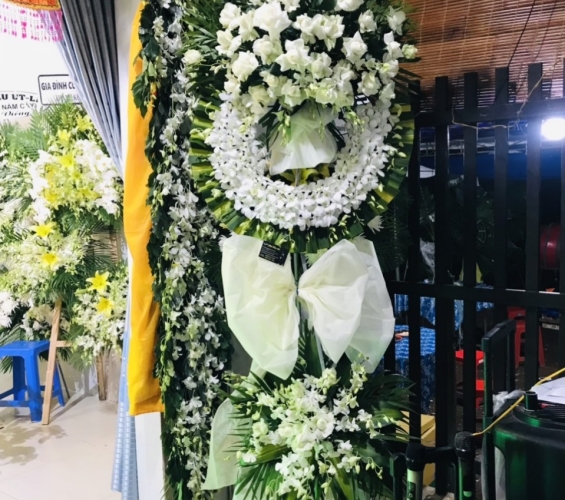 KỆ HOA CHIA BUỒN 12