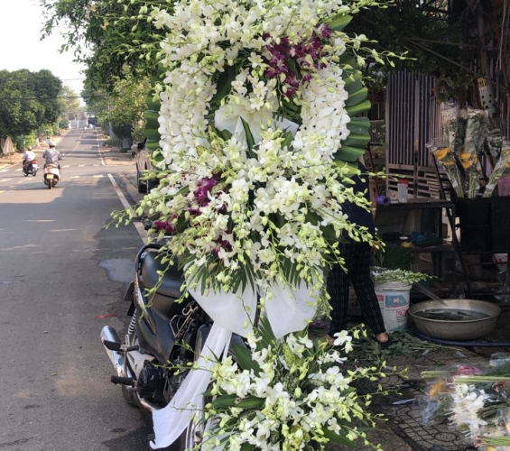 LẴNG HOA VIẾNG