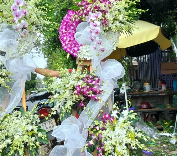 KỆ HOA CHIA BUỒN 22