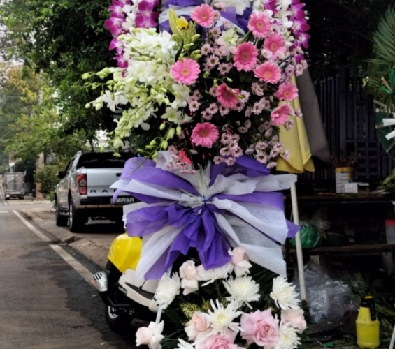 KỆ HOA CHIA BUỒN 26