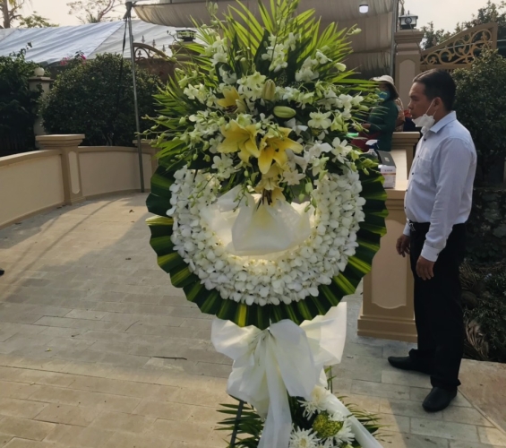 KỆ HOA CHIA BUỒN 28
