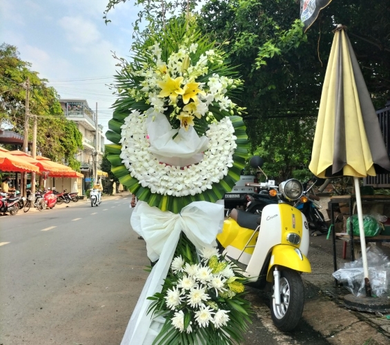 KỆ HOA CHIA BUỒN 30