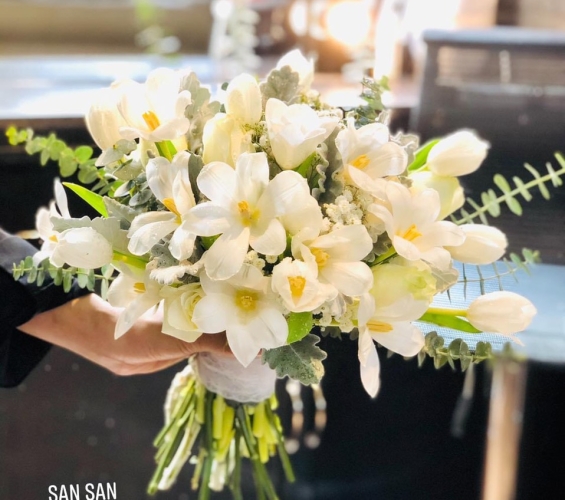 HOA BÓ CẦM TAY