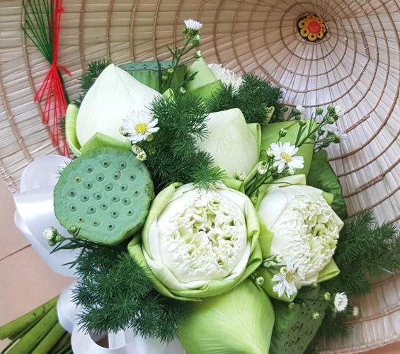HOA SEN CƯỚI