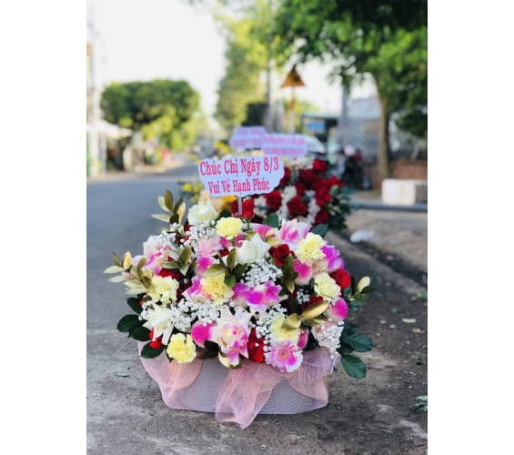 GIỎ HOA TẶNG DỊP 8-3 ĐẸP