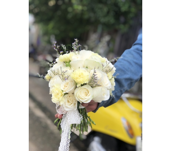 HOA CƯỚI CẦM TAY