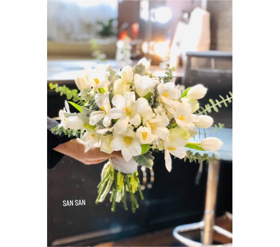 HOA BÓ CẦM TAY